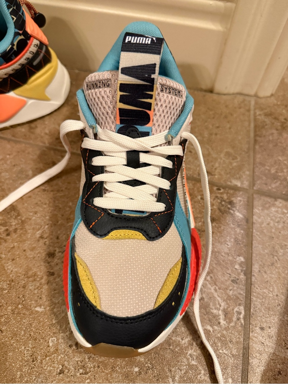 Puma Teal Blue and Yellow Patterned Running Shoe NWOT kids/womens - Picture 2 of 6
